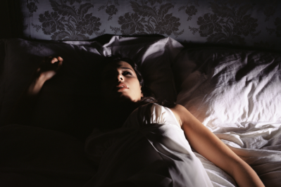 Most of us aren't getting enough sleep and this is linked to health issues like obesity / Pic: GettyImages_ImageSource 